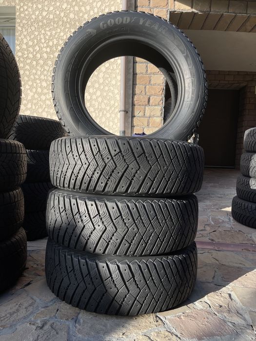 Шини R17 215/65 Goodyear UltraGrip Ice Arctic. 2017p. 7mm. Зима