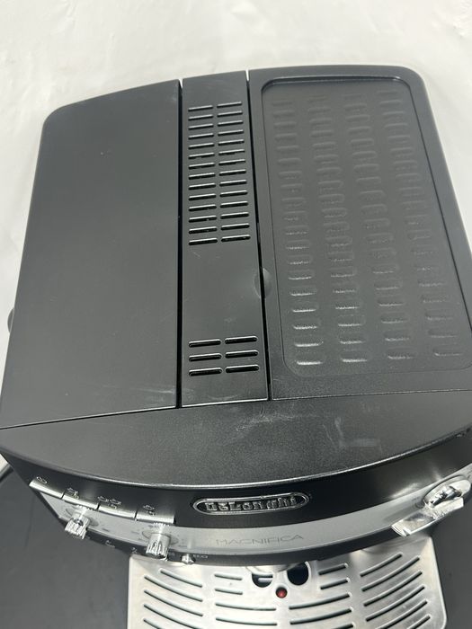 Кавоварка кофемашина Delonghi Magnifica ESAM3000.B