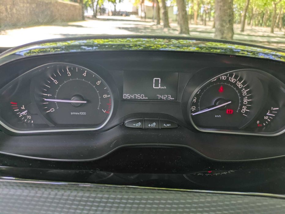 Peugeot 208 | 2017 | 1.2 PureTech Style | 82 CV | Gasolina | 55 000 km