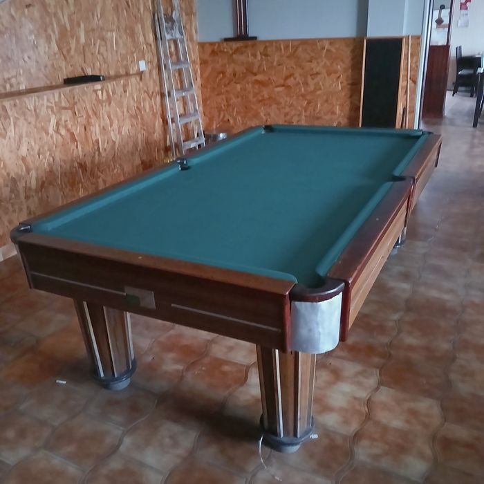Mesa de bilhar e matraquilhos