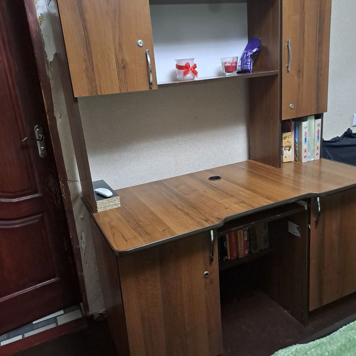 Комп'ютерний стіл