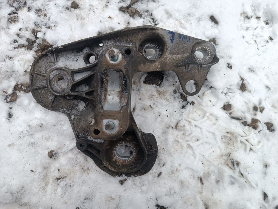 Łapa silnika lewa audi A6 C6 2.0tdi 4f0,199,351e