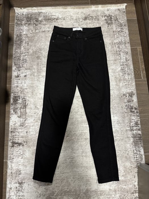 Чорні скіні джинси від rezerved