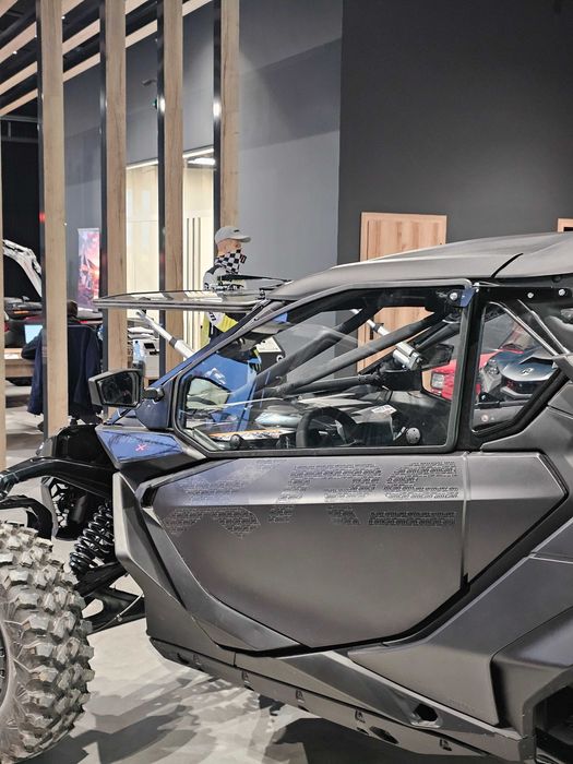 Can-am Maverick R kompletna kabina