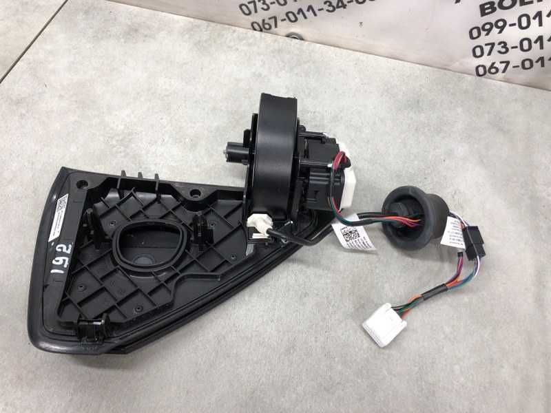 Лючок порту зарядки Tesla Model 3 2018- з електроприводом 156630200A