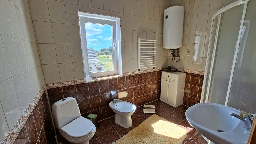 Продаж житлового будинку . Площа  220м².Земельна ділянка 11 сот.Програми. Є-відновлення.  Комунікації.Меблі .Техніка .