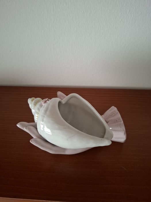 Cinzeiro Mao com búzio