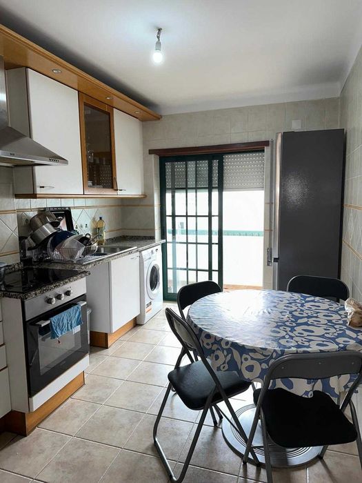 Alugo quarto casal ou 2 rapazes/raparigas em Alhos Vedros - Moita