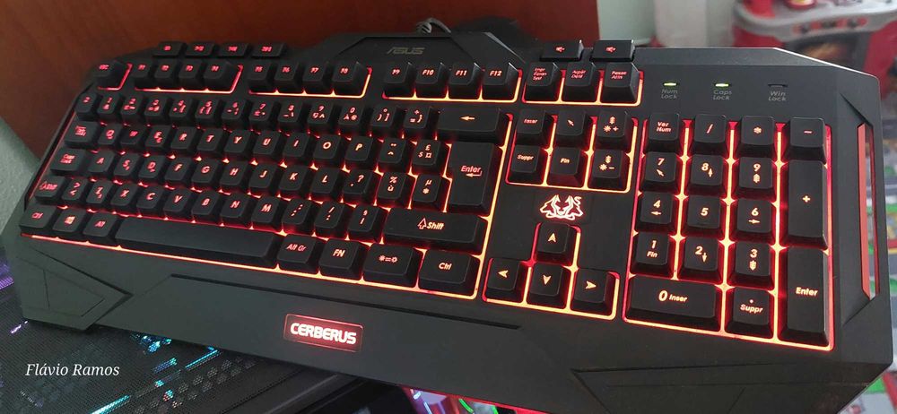 Teclado Asus Cérberus