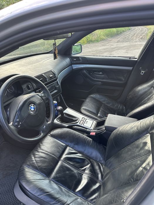 Продам BMW e39 523i