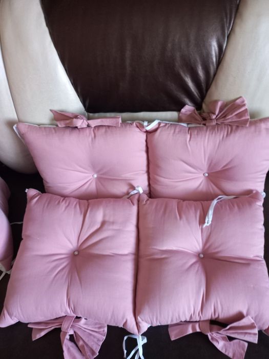 Бортики-защитка в дитяче ліжечко та постіль