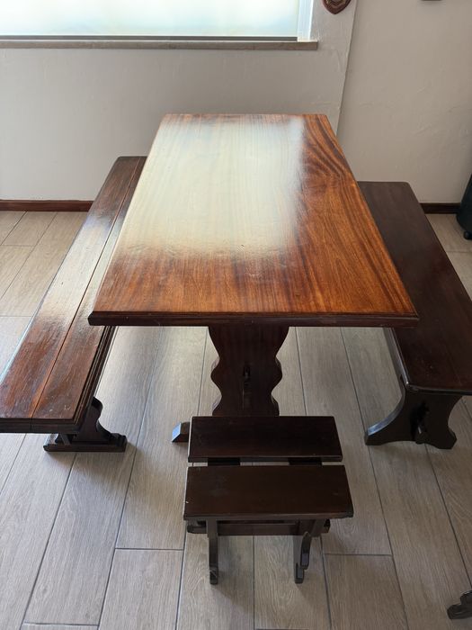 Mesa e bancos madeira