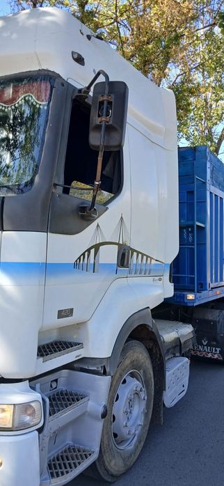 Продам грузовик рено в комплекте с полуприцепом,в отличном состоянии.