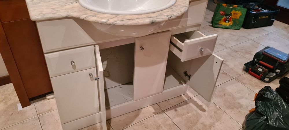 2 armários de casa de banho