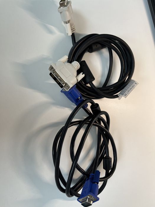 Kabel monitor laptop