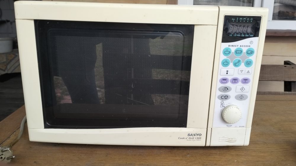 Мікрохвильова піч з грілем