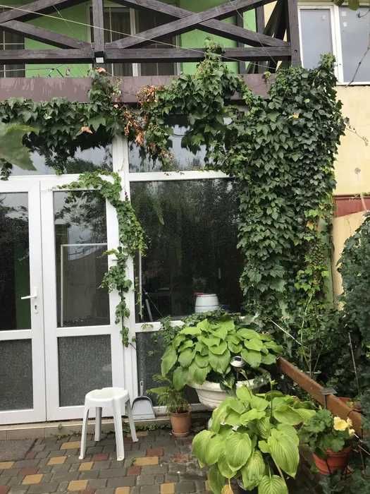 (13) Продам 3-поверховий будинок в смт. Великодолинське