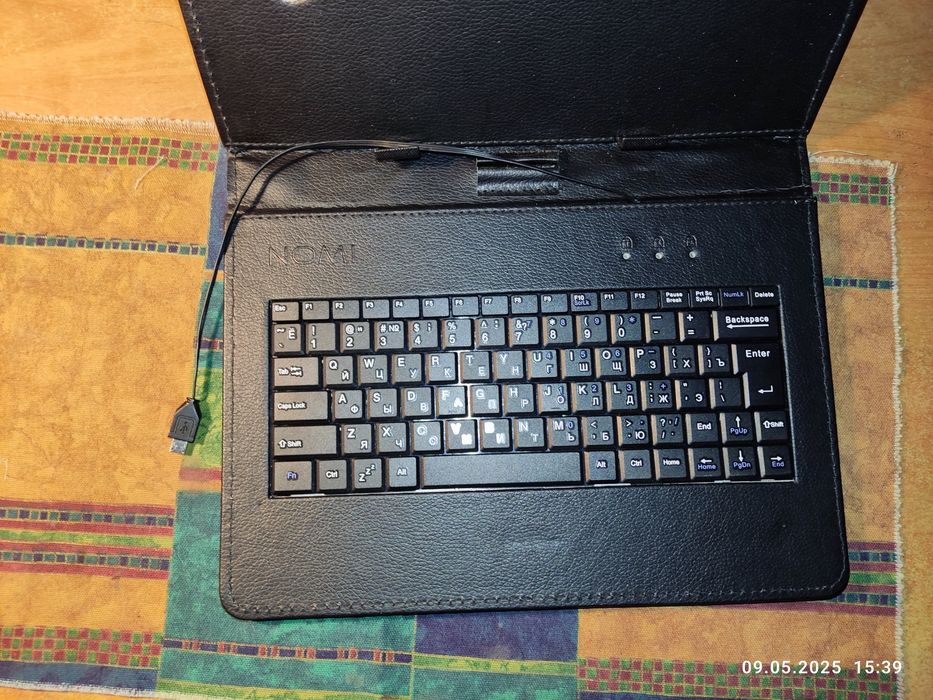 Чехол-книжка для планшета з клавіатурою