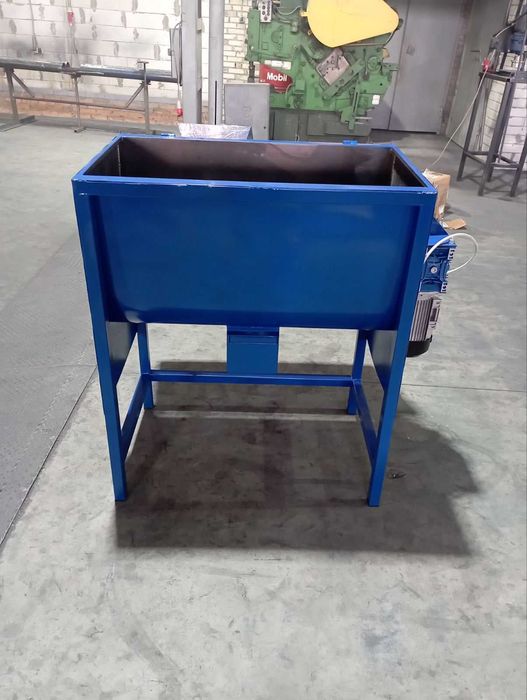 Змішувач кормів, сумішей,кормозмішувач горизонтальний