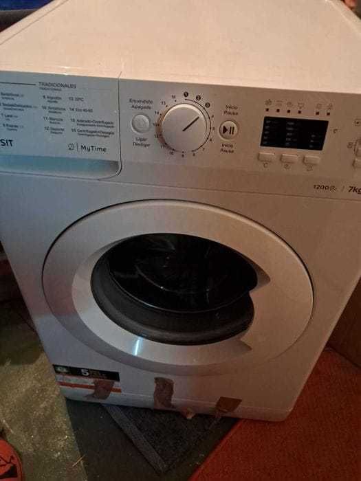Máquina de lavar nova