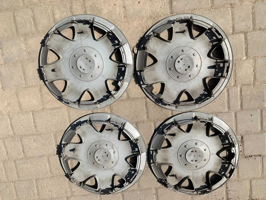 Диски  R16, 5x114,3, ET 40, DIA 66,1 з оригінальними ковпаками Nissan