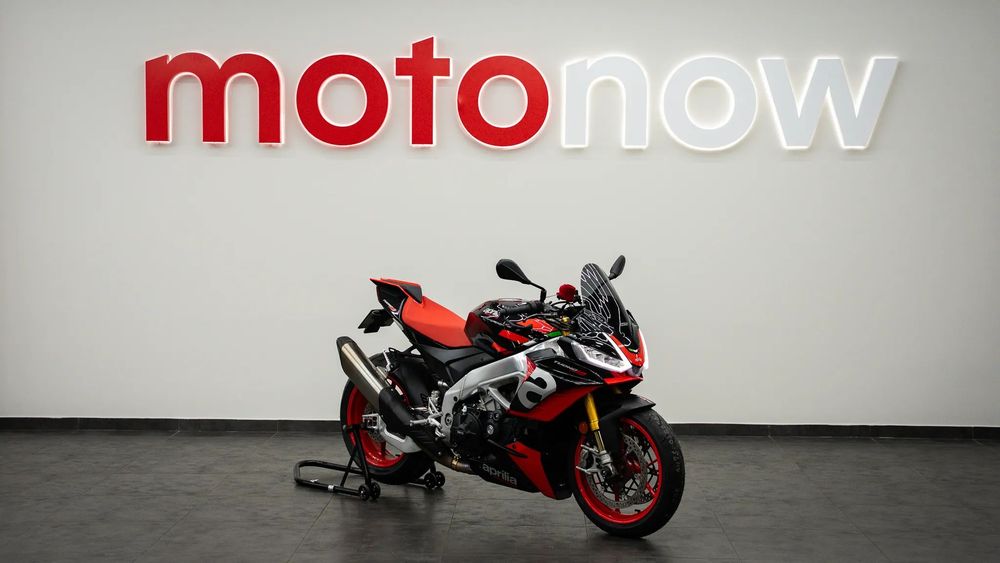 Aprilia Tuono V4 FACTORY