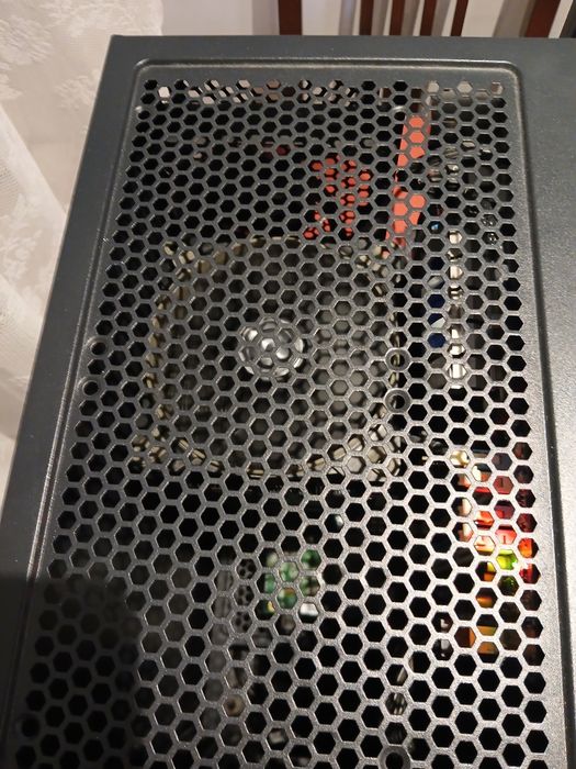 Torre  Processador I7  8GB de memória