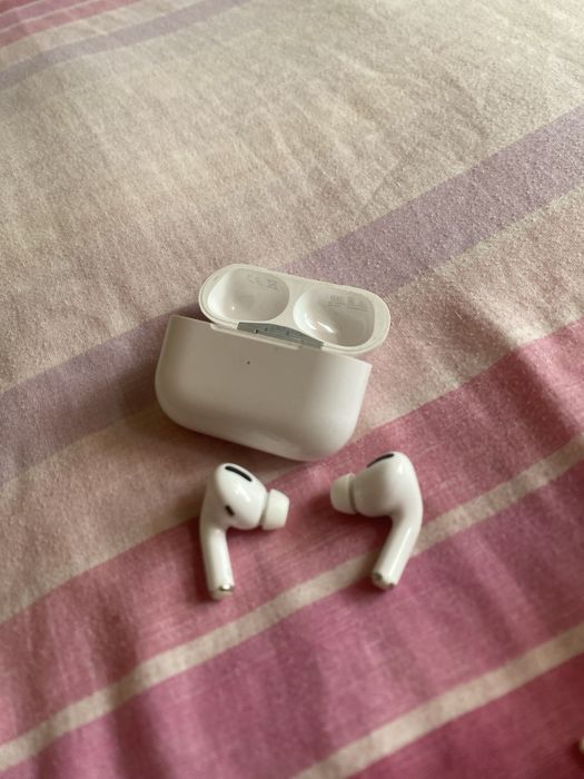 Продам AirPods Pro (з MagSafe кейсом)