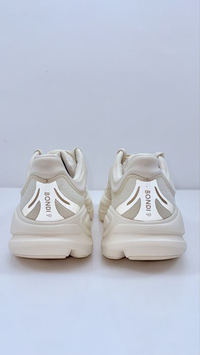 Кросівки жіночі Hoka Bondi 9 ( в наявності два розміри  на стопу 26см , 27,5) Оригінал, Нові !