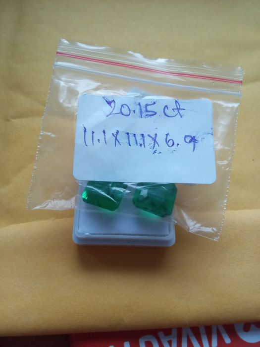 Par Granadas Tsavoritas c 20.15 Quilates  shape square