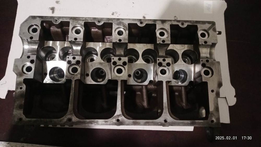 Головка двигателя  VW 2.0 TDI BMP
