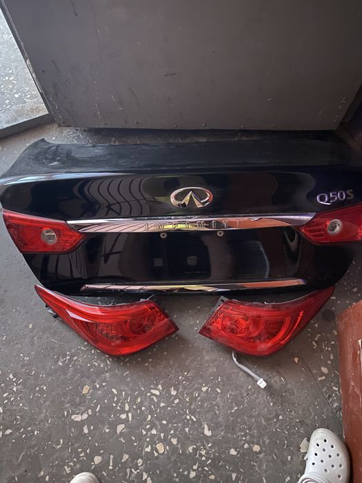 Продам кришку багажника infiniti q50 2016 року