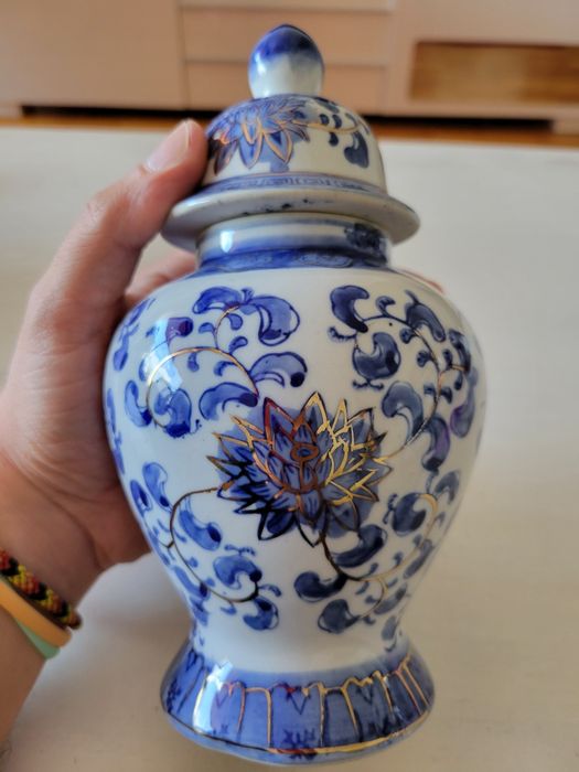 Pote e jarra de cerâmica