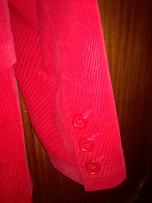 Casaco cintado vermelho