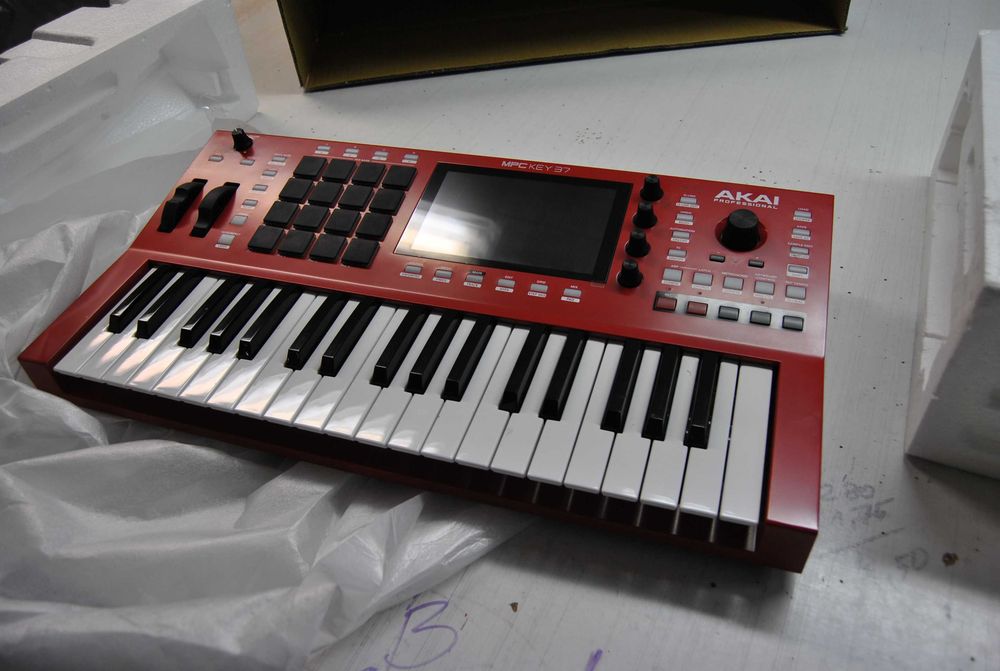 Syntezator Akai MPC Key 37.