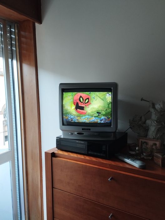 TV cores SANITRON 36cm (A funcionar a 100%)