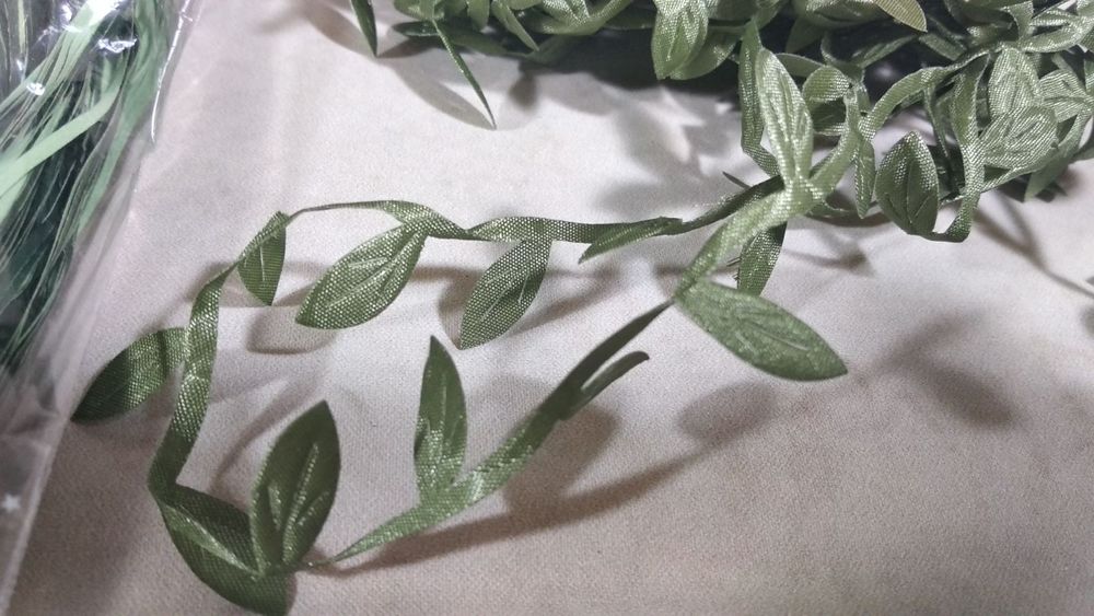 Декор для рукоделия, рафия, шнур, лента с листиками.