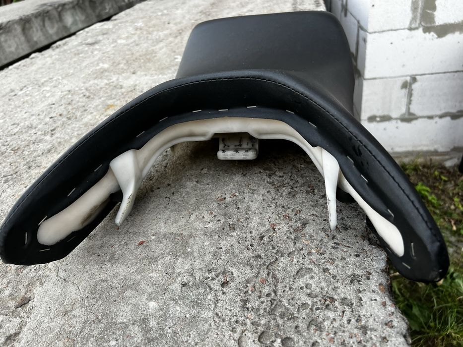 Сидіння HONDA CBR 600 F4I