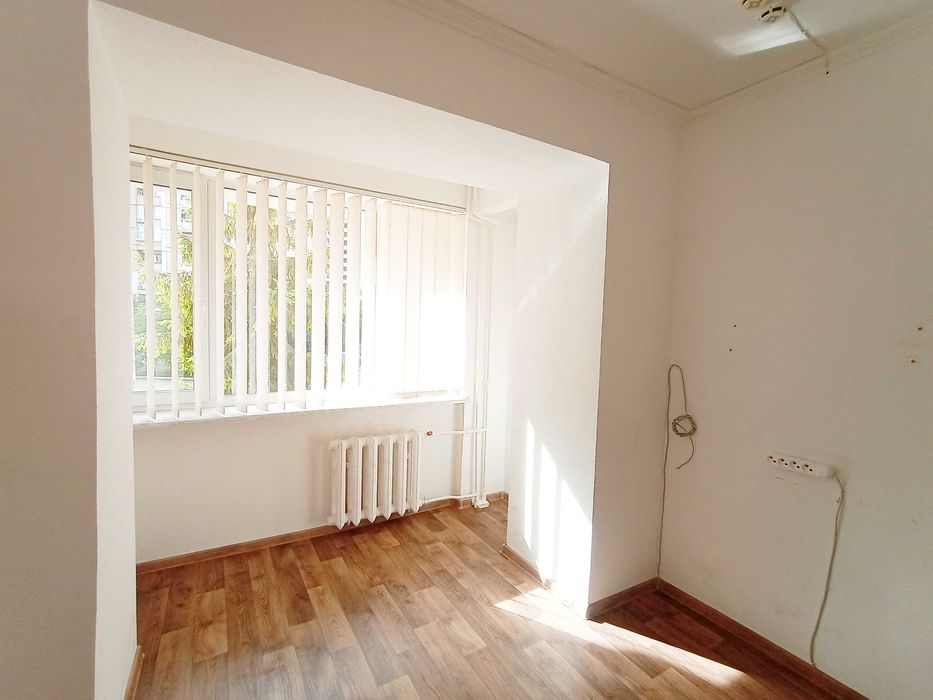 Офіс 40 кв.м та інші біля м. Житомирська.