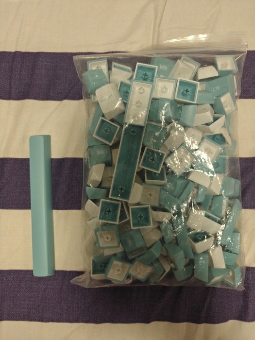 Keycaps com pouco uso e bonitos