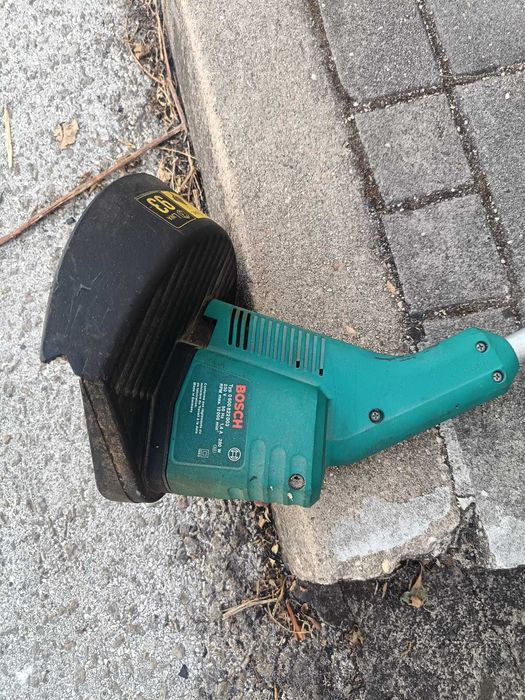 Aparador de relva / máquina de cortar cantos Bosch ART 25
