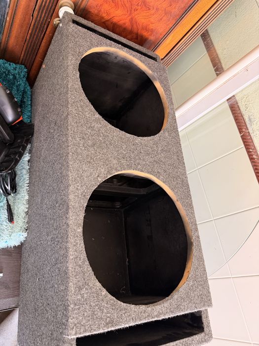 Caixa para 2 subwoofers de 12 polegadas