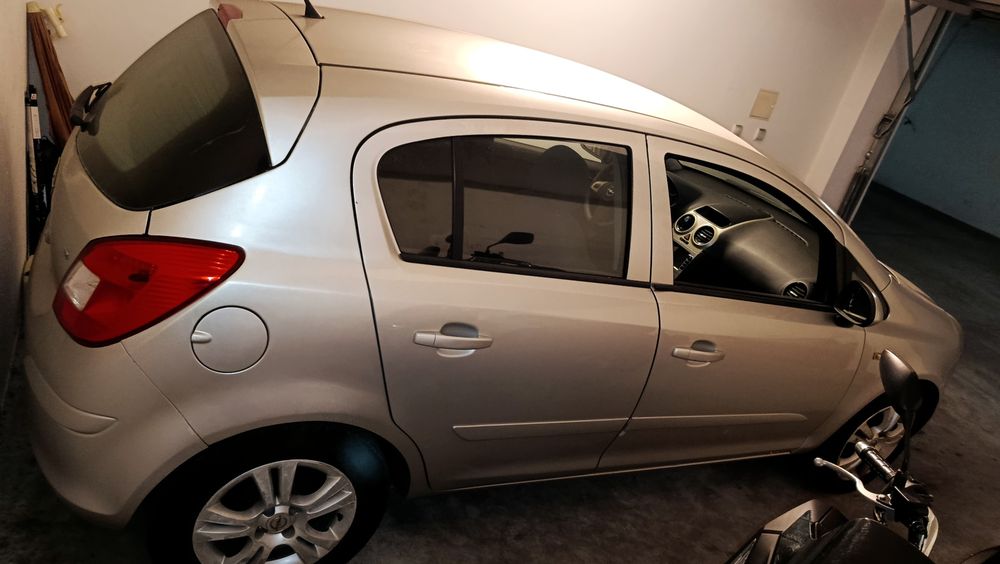Opel Corsa 1.2 -