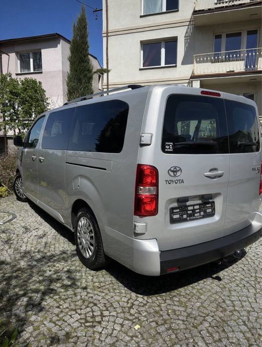 Odstąpię leasing -Toyota Proace 9 osób | idealny  stan