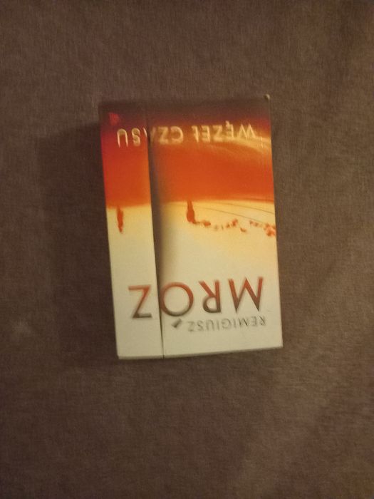 Książka" Węzeł czasu" Remigiusza Mroza.