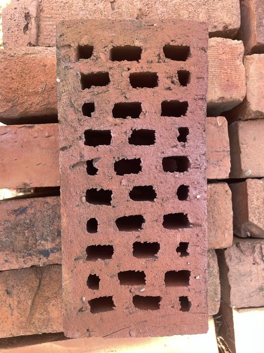 Cegła czerwona nieużywana
