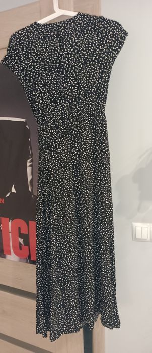 Długa sukienka z wycięciem