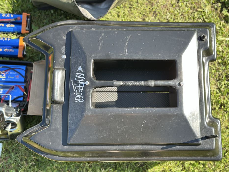 Łódka zanętowa Fischfeeder Profesional GPS Autopilot Toslon