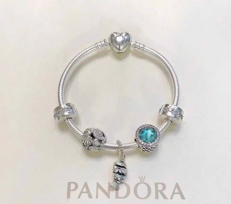 Bransoletka Pandora z pięcioma akcesoriami