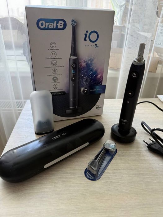Електрична зубна щітка Oral-B iO 9 Black